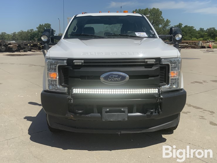 2017-ford-f350-xl-image-2