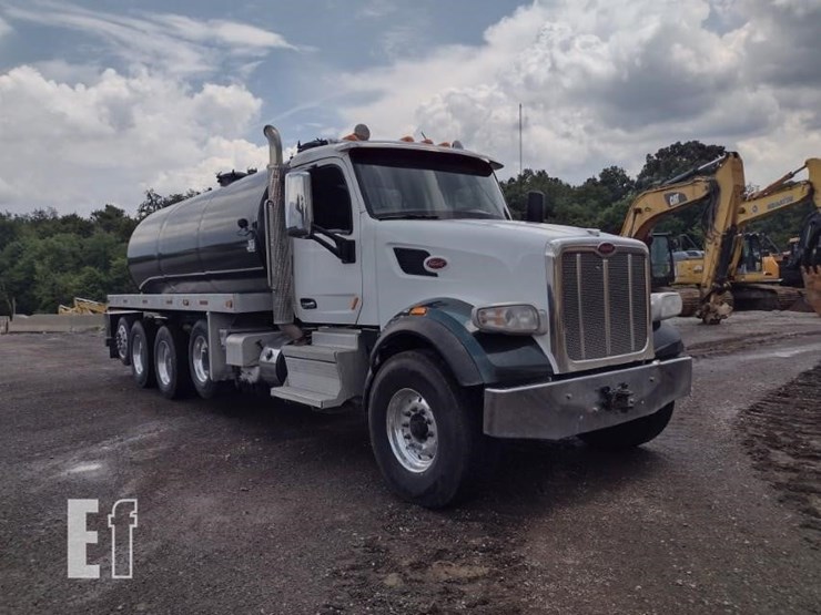 2019-peterbilt-567-image-45