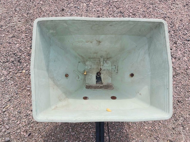pull-behind-fertilizer-spreader-image-5