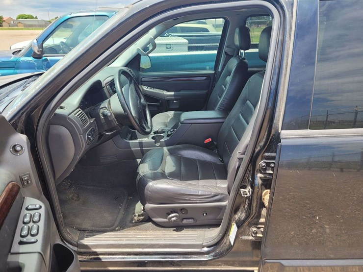 2005-ford-explorer-limited-image-9
