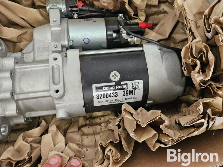 hiniker-8150-monitor,-unused-truck-starter,-&-other-misc.-items-image-17