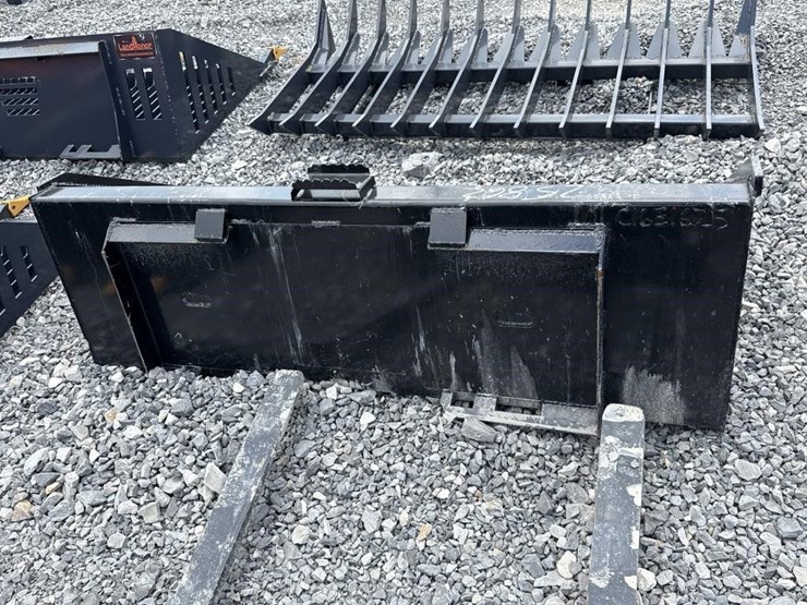 kc-skid-steer-bucket-65-inch-wide-image-2