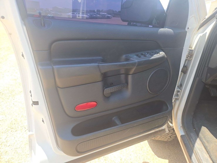 2004-dodge-ram-2500-image-11