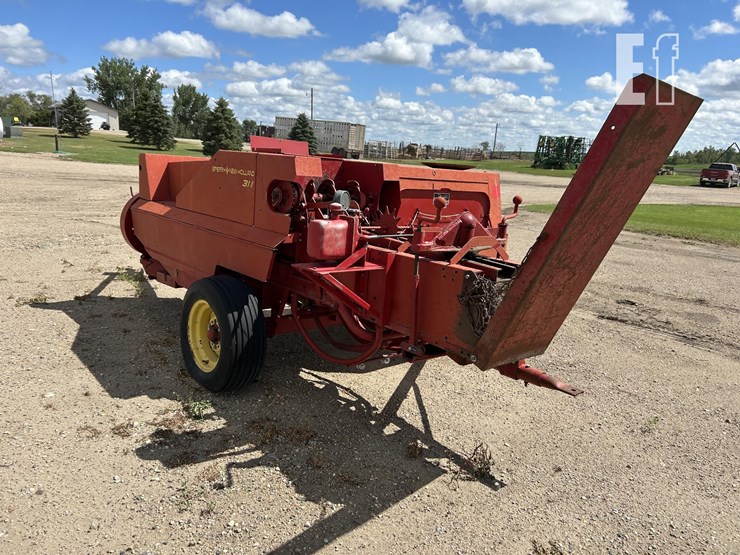 new-holland-311-image-7