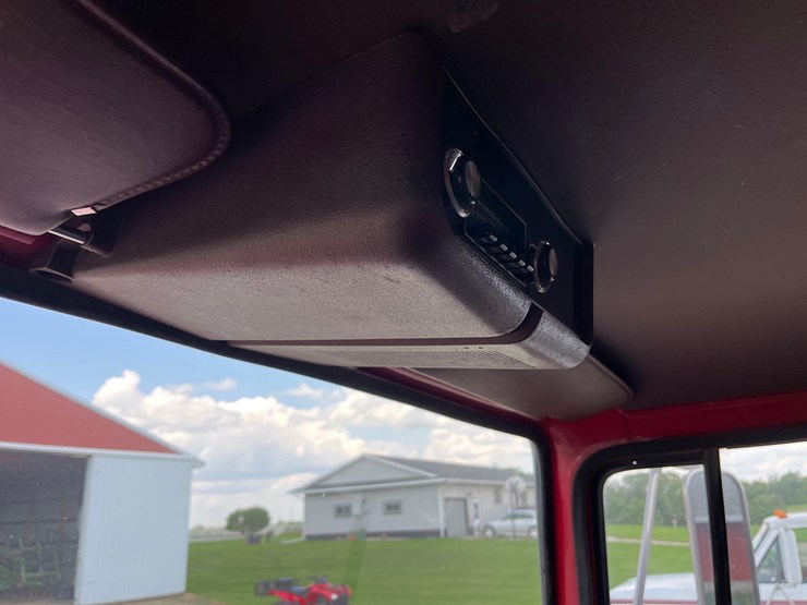 1976-ford-750-grain-truck-image-38