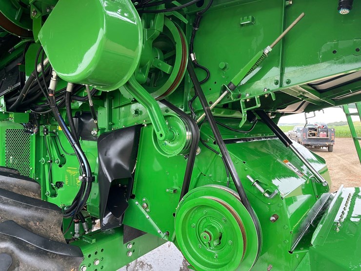 2011-john-deere-9770-sts-image-21