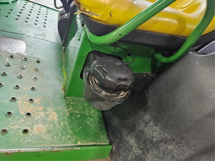 2014-john-deere-gator-image-20
