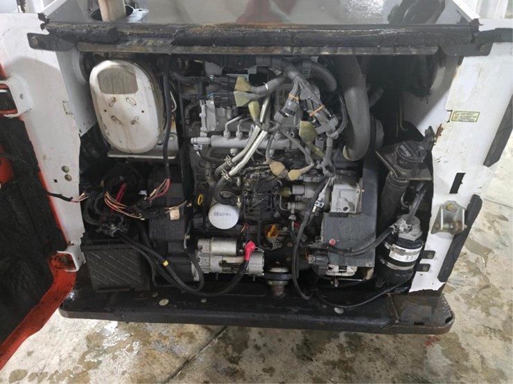 2013-bobcat-s750-image-13