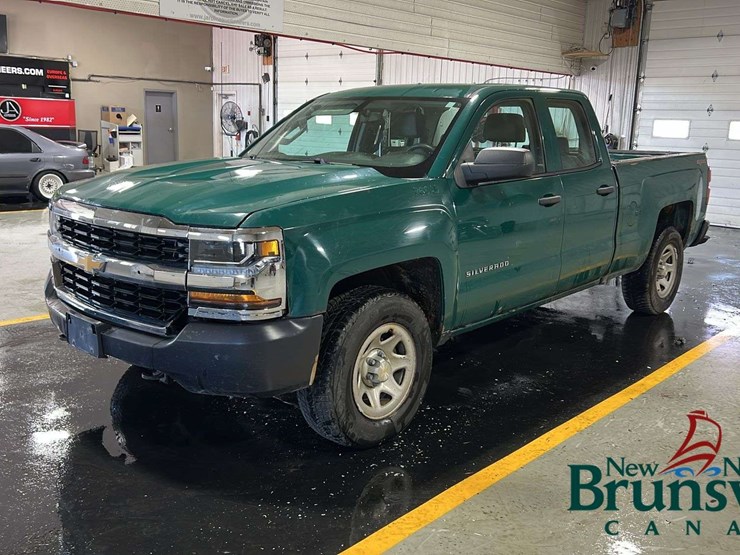 2017-chevrolet-silverado-1500-image-1