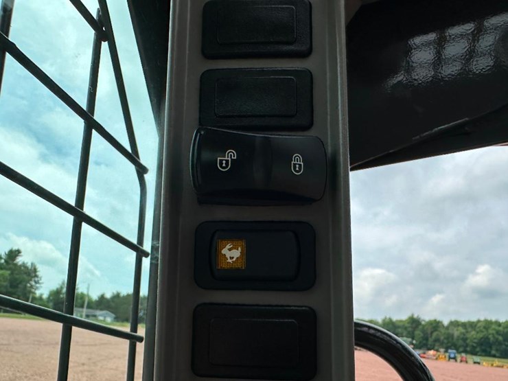 2022-new-holland-l328-image-39