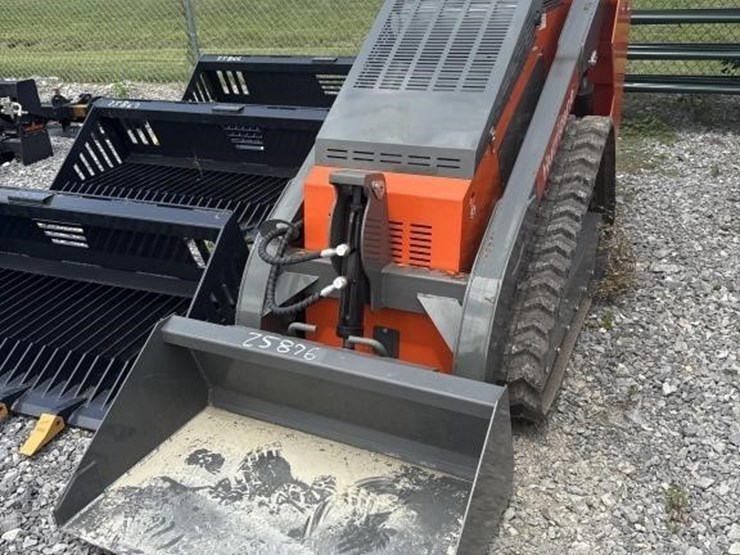 hurricane-mini-skid-steer-loader-image-1