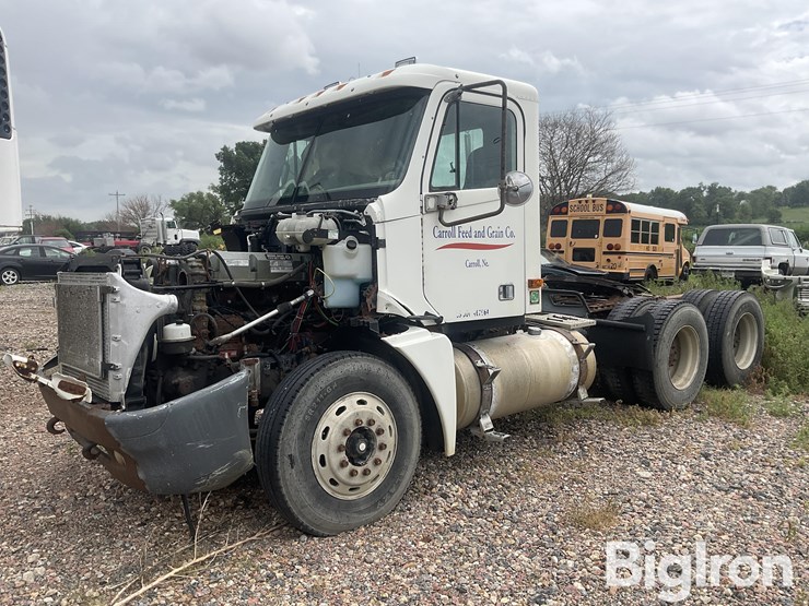 2001-freightliner-columbia-120-image-1