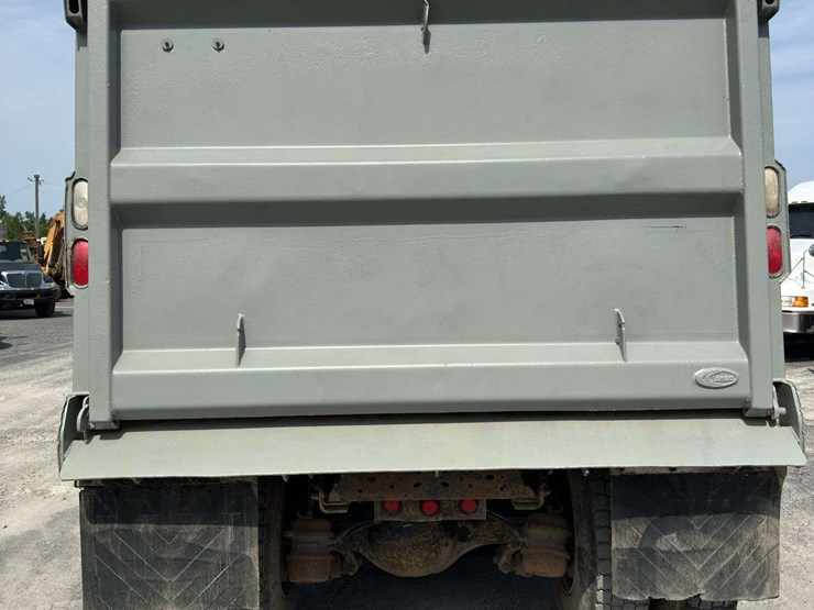 2009-mack-granite-gu813-image-5