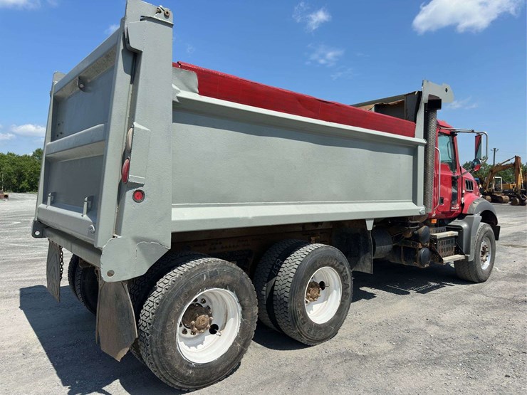 2009-mack-granite-gu813-image-3