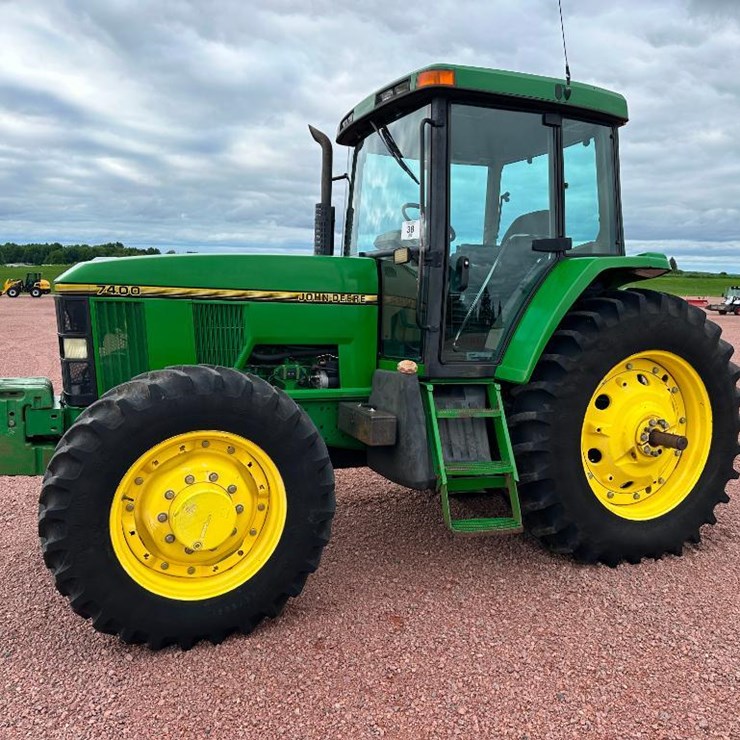 1996 JOHN DEERE 7400