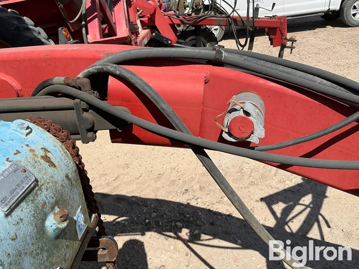 case-ih-2800-image-19