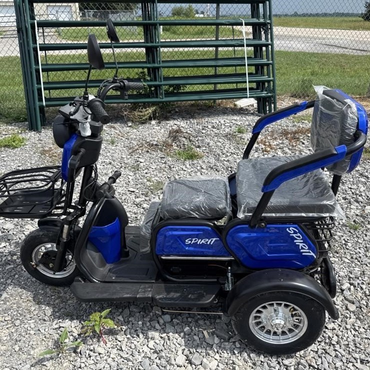 SPIRIT FASHION 3 WHEEL ELECTRIC SCOOTER W/CHARGER
