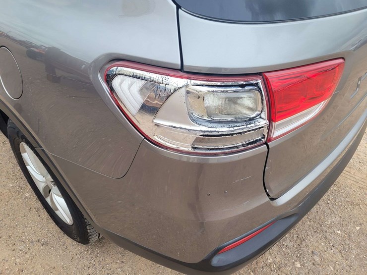 2017-kia-sorento-lx-image-5
