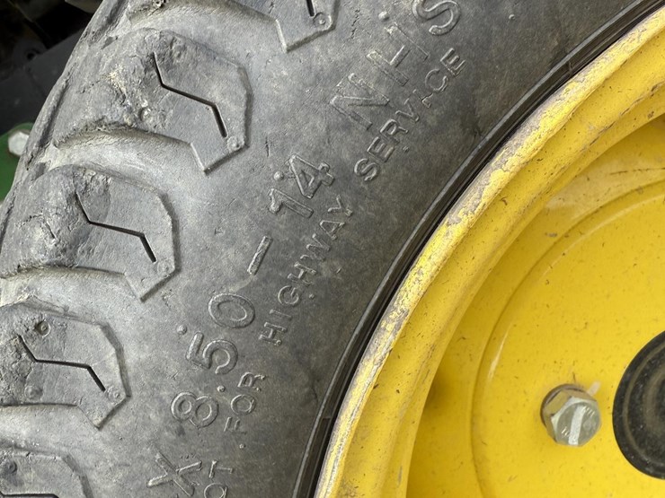 2010-john-deere-2720-image-11