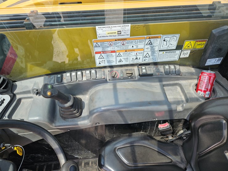 2019-caterpillar-th255c-image-9