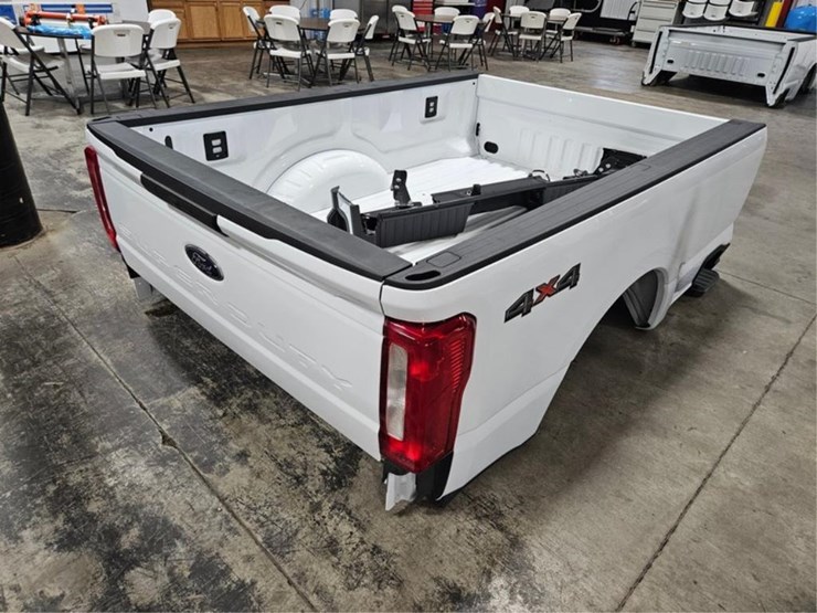 #422-•-2024-ford-8'-pick-up-truck-box-image-5