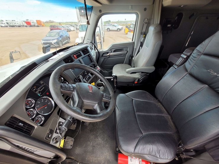 2017-kenworth-t680-image-9