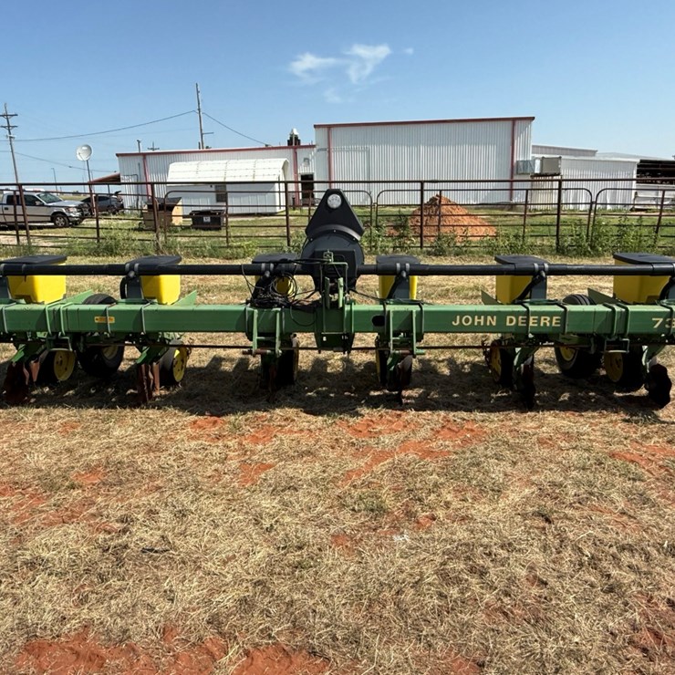 JOHN DEERE 7300