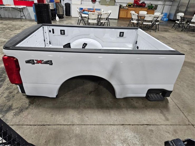 #422-•-2024-ford-8'-pick-up-truck-box-image-6