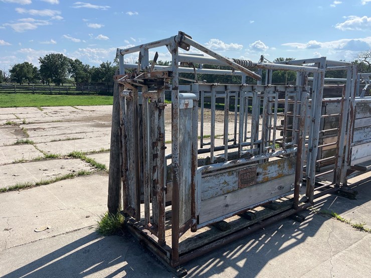 pearson-squeeze-chute-image-2