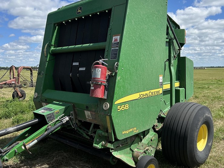 2012-john-deere-568-image-1