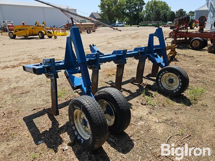 5-shank-3-pt-ripper-w/adjustable-gauge-wheels-image-7
