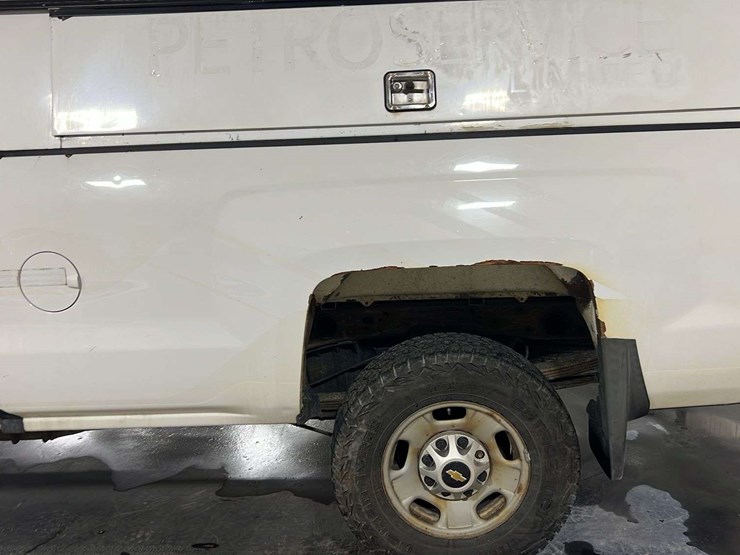 2018-chevrolet-silverado-2500hd-image-31