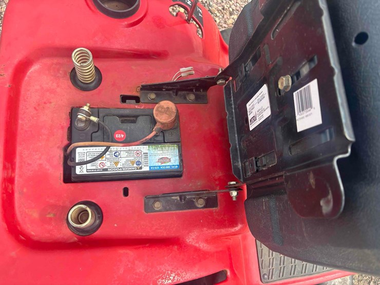 huskee-lt-4600-lawn-tractor-image-8