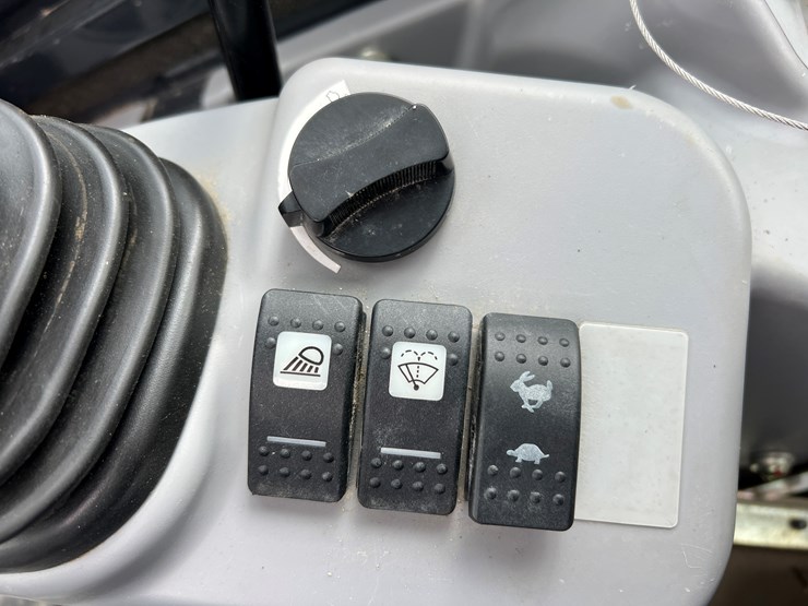 2020-deere-35g-image-10