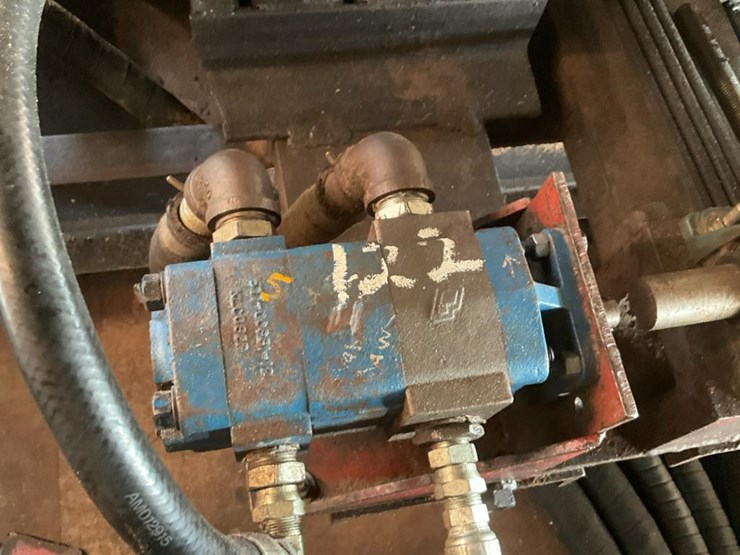 #122-•-hydraulic-lines,-pumps-and-tank-image-14