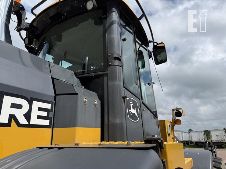 2019-deere-524kii-image-14