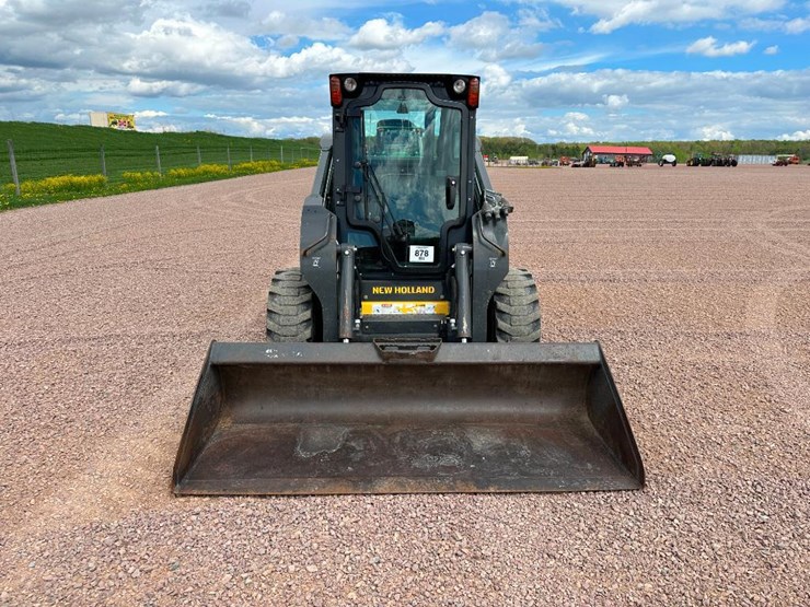 2018-new-holland-l228-image-2