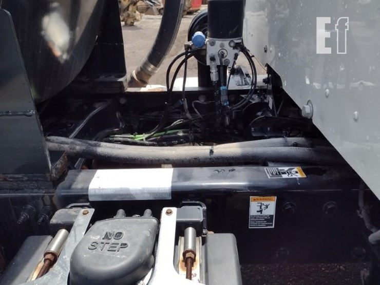 2019-peterbilt-567-image-42