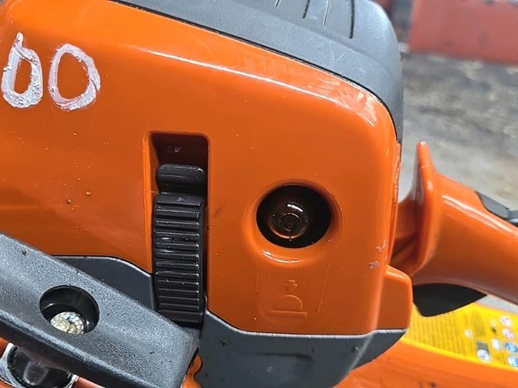 #100-•-2023-husqvarna-550-xp-chain-saw-image-8