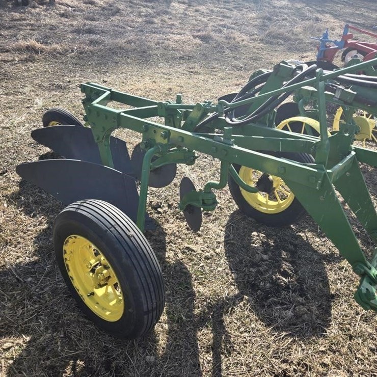 JOHN DEERE 2