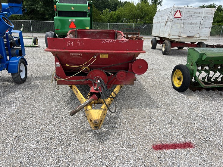 new-holland-520-image-2