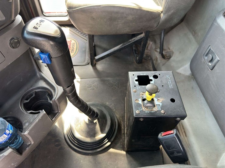2009-mack-granite-gu813-image-21