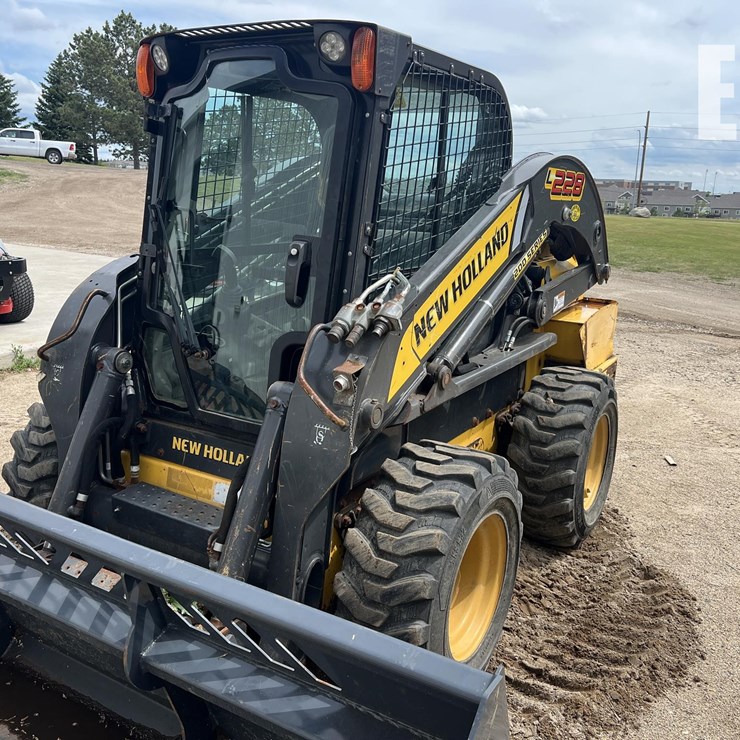 2017 NEW HOLLAND L228