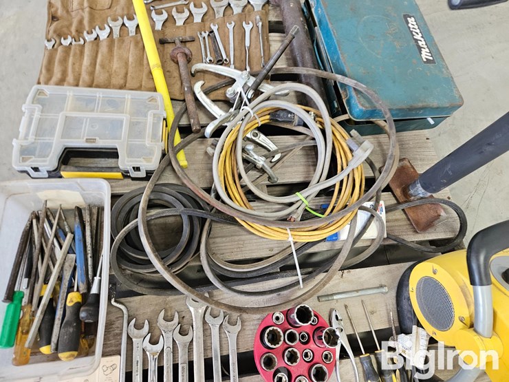 pallet-of-misc.-tools,-parts,-&-fasteners-image-13