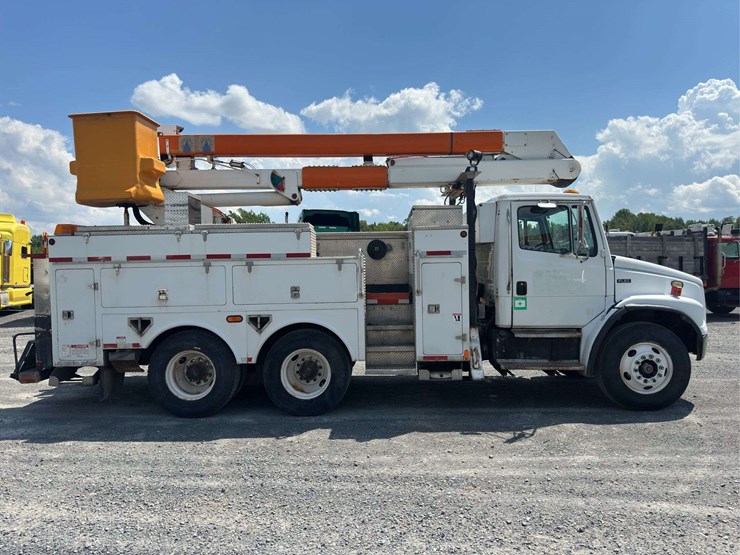 2002-freightliner-fl80-image-8
