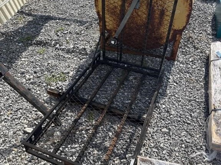 receiver-hitch-carrier-image-1