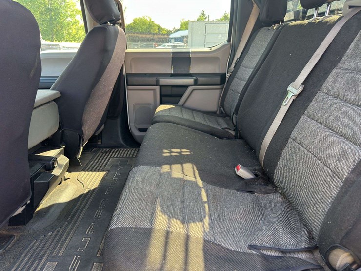 2017-ford-f350-xlt-image-17
