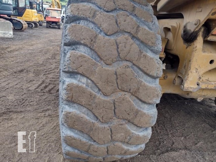 caterpillar-740-image-19