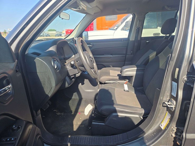 2012-jeep-patriot-sport-image-8