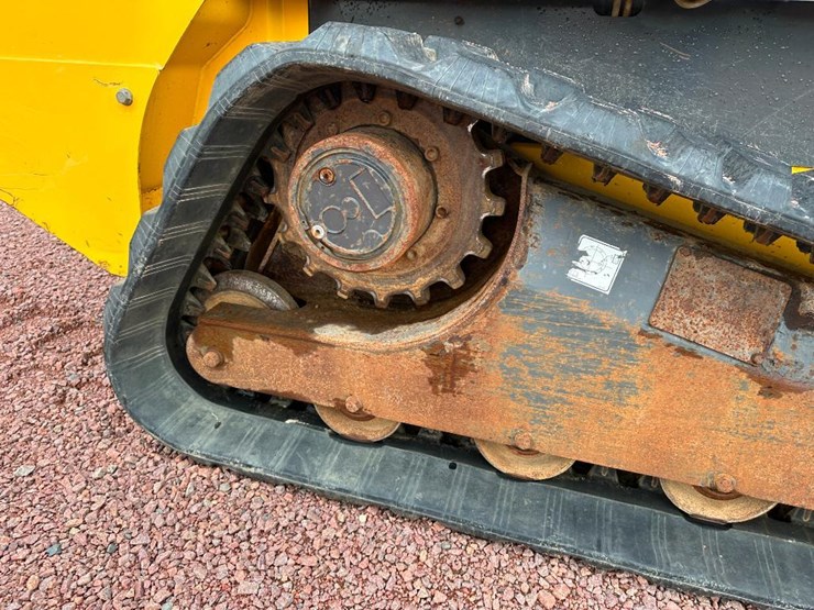 2015-new-holland-c232-image-15